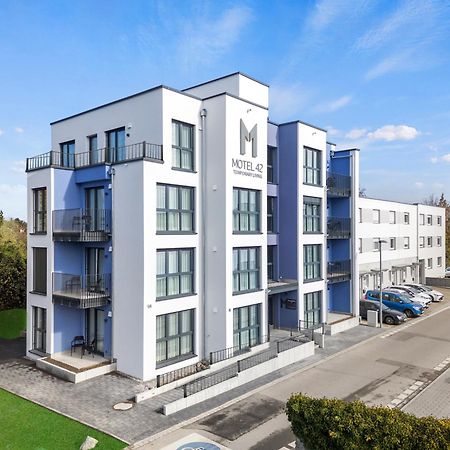 Motel42-Temporary Living Friedrichshafen Bagian luar foto