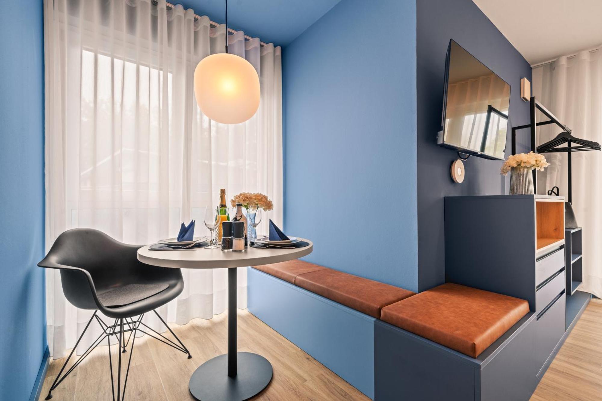 Motel42-Temporary Living Friedrichshafen Bagian luar foto